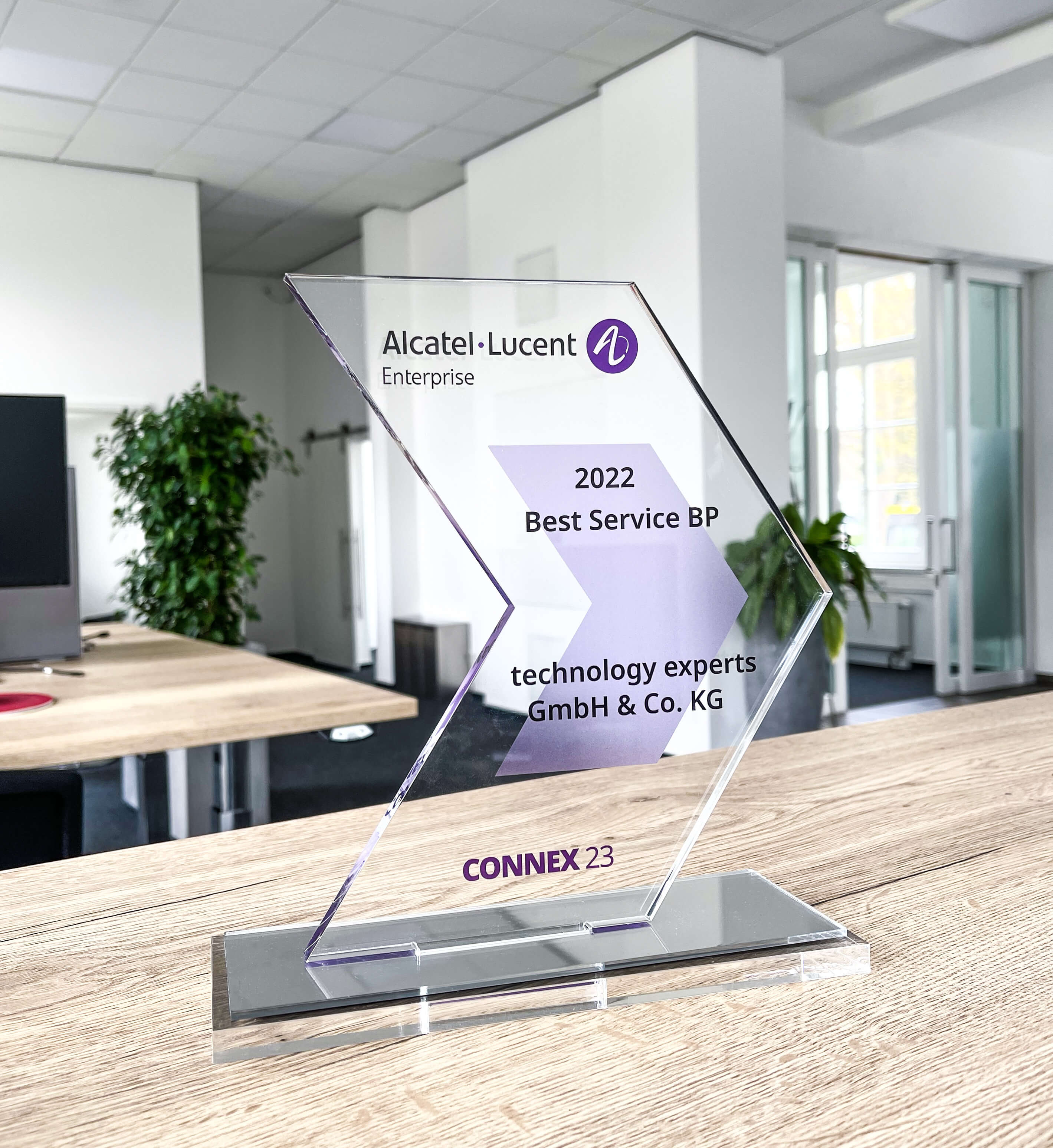 Auszeichnung Best Service BP 2022 von Alcatel-Lucent an technology experts